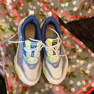 Puma tennis size 5 in kids, and also can go for a 7 in woman’s.